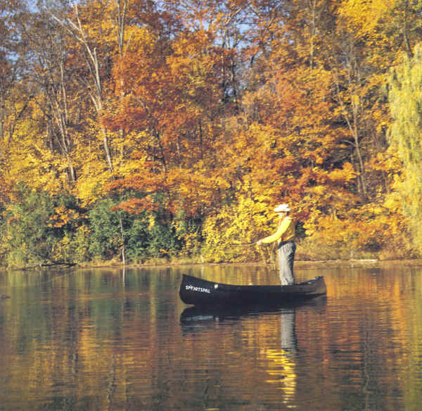 Sportspal Model S-14 Canoe On the lake